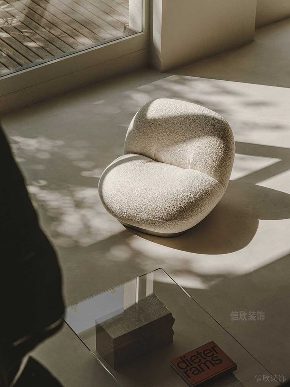 極簡(jiǎn)風(fēng)格公司案例休息區(qū)裝修圖