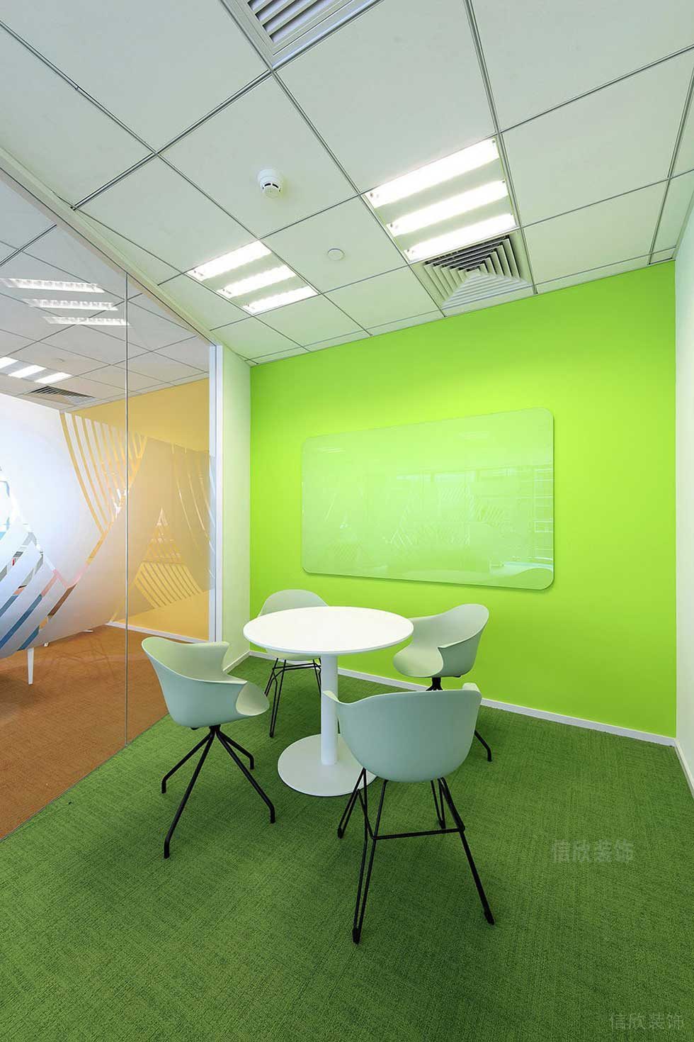 簡(jiǎn)約風(fēng)格辦公空間洽談室效果圖