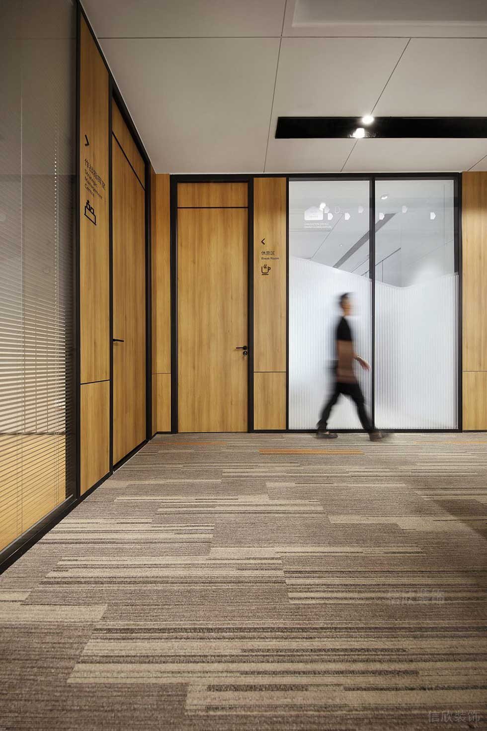 簡約風(fēng)格辦公室過道空間設(shè)計圖