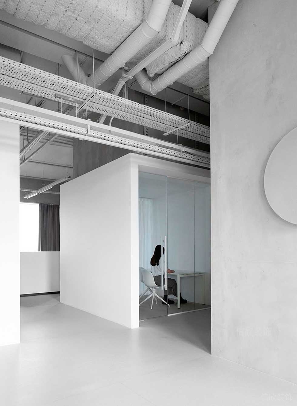 簡(jiǎn)約風(fēng)格辦公室裝修工程過道空間效果圖