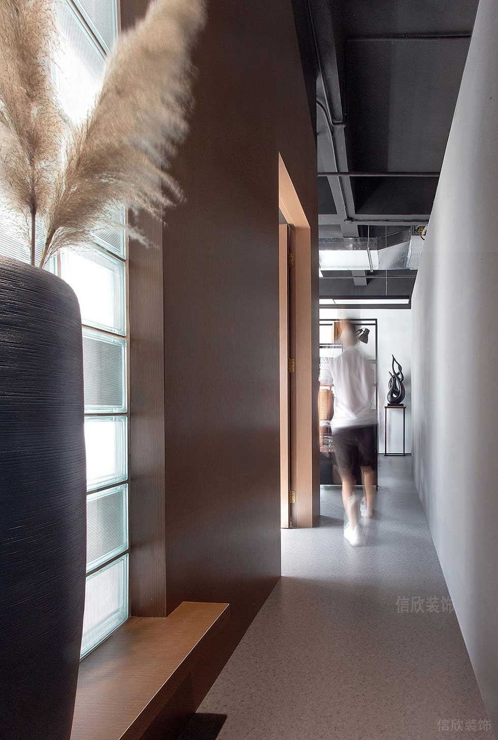 簡約風(fēng)格藝術(shù)機(jī)構(gòu)公司過道空間效果圖