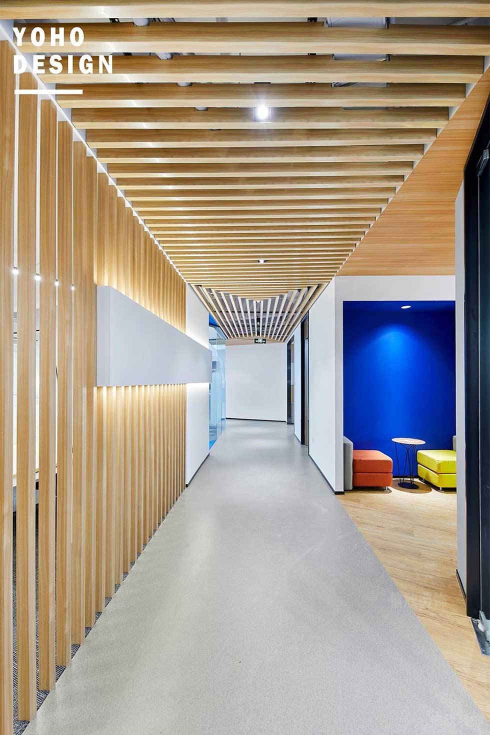 現(xiàn)代北歐風辦公室木條格柵藝術走廊裝修圖