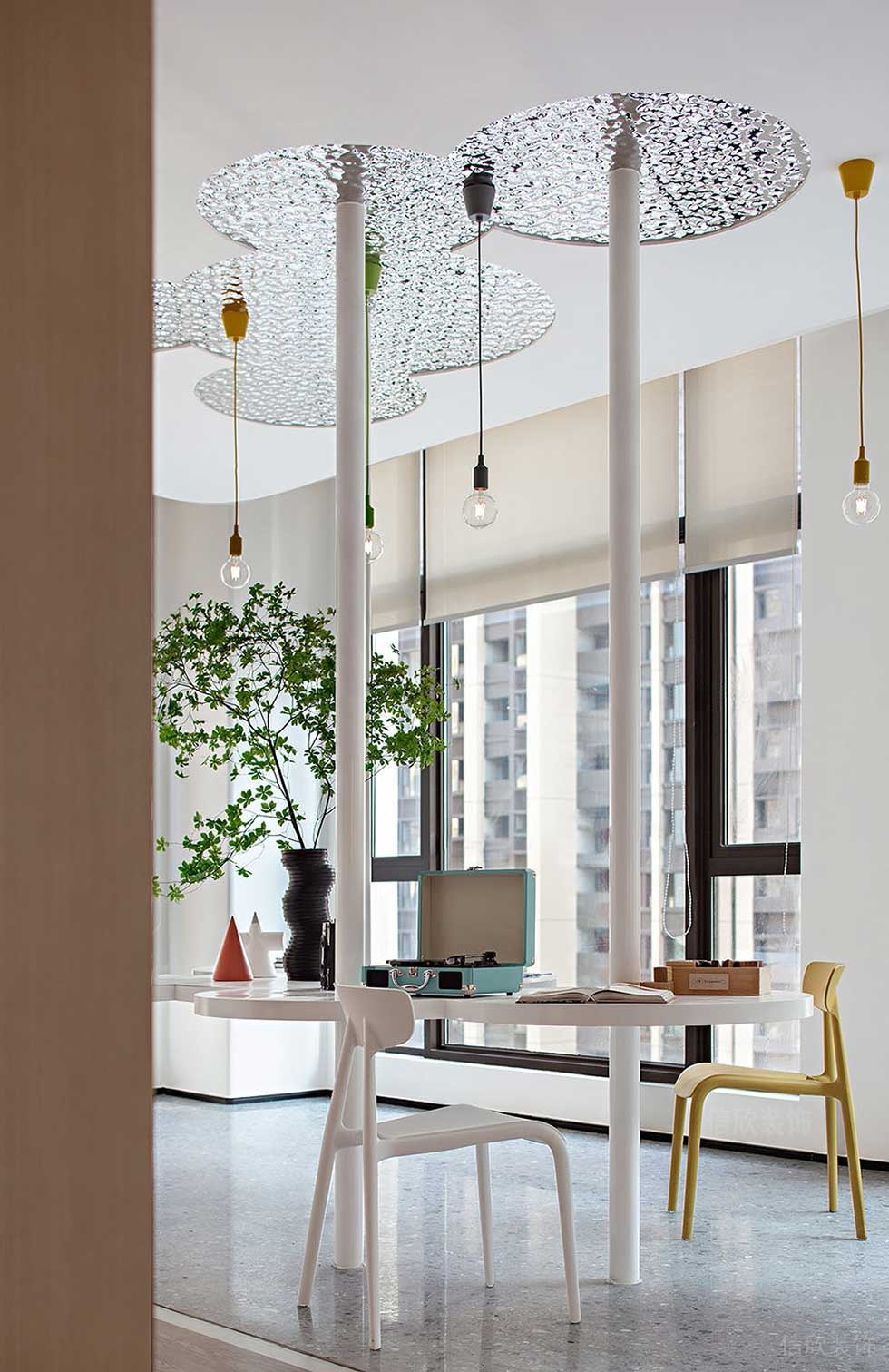 現(xiàn)代北歐風辦公室員工休閑區(qū)裝修圖