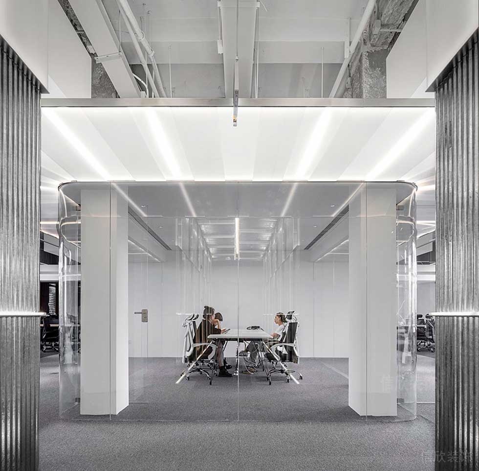 現(xiàn)代風(fēng)格辦公空間會議室入口不銹鋼軟膜燈片天花效果圖