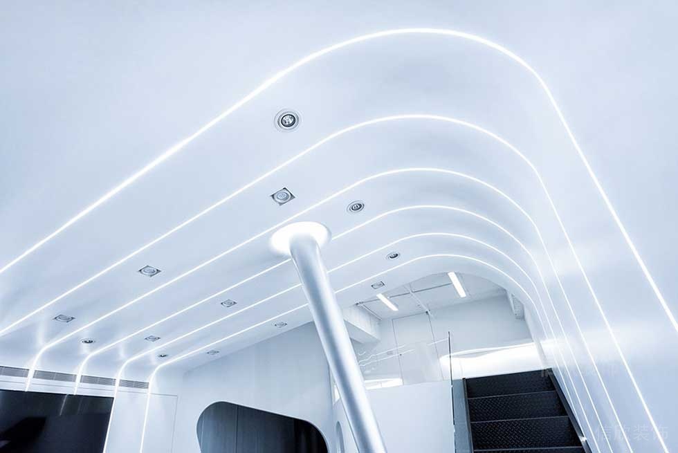 現(xiàn)代風(fēng)格辦公室天花線型燈效果圖