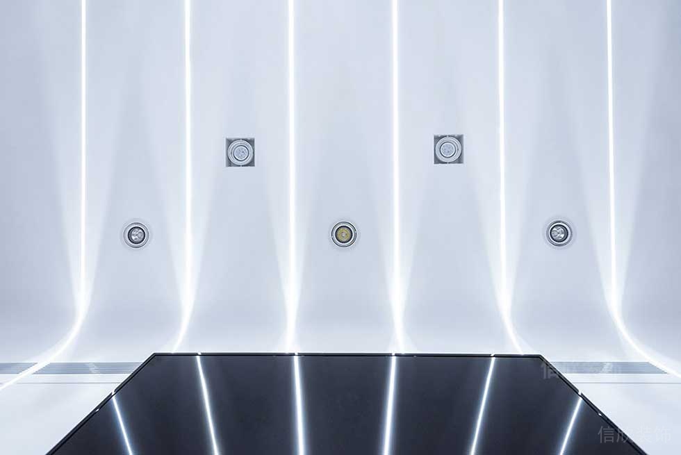 現(xiàn)代風格辦公室天花裝修圖