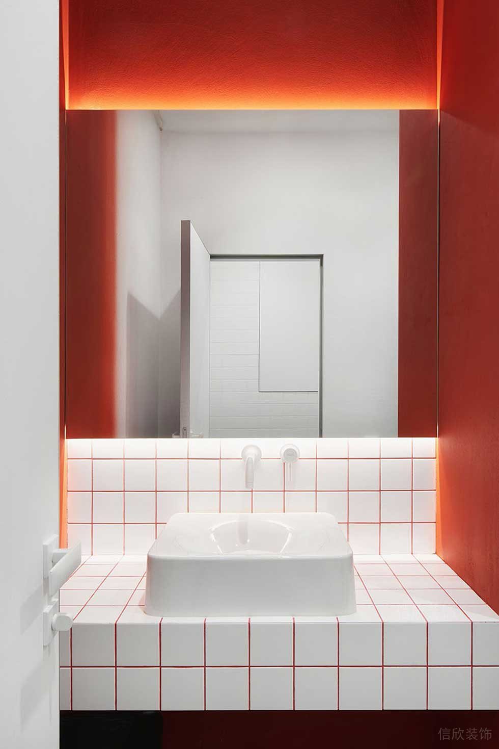 現(xiàn)代風(fēng)格商務(wù)辦公室衛(wèi)生間洗手臺(tái)效果圖