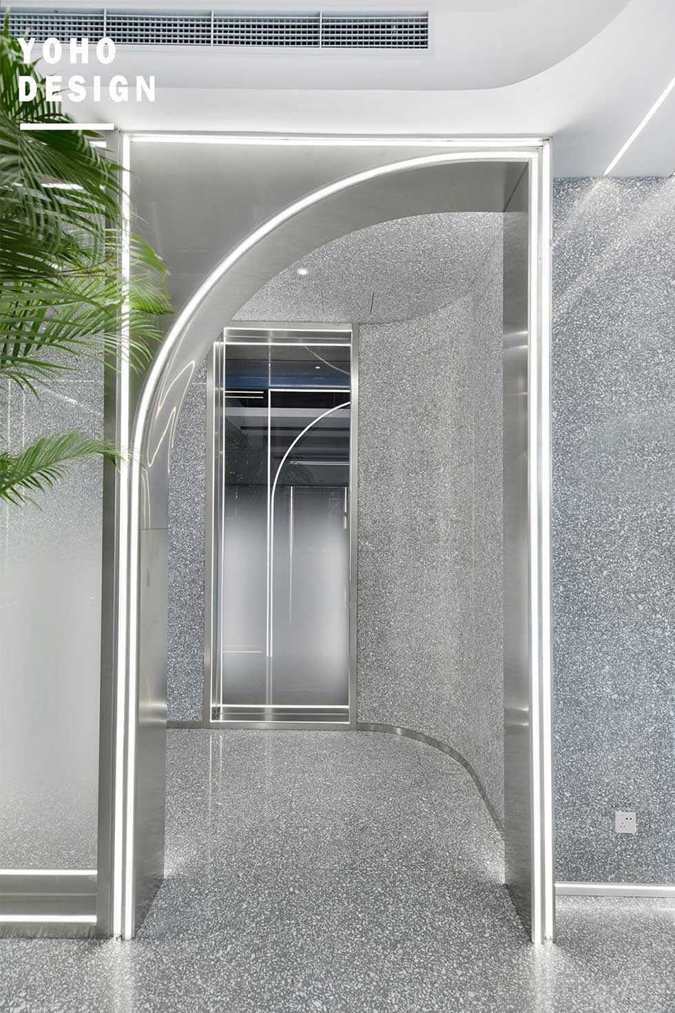 現(xiàn)代風(fēng)格商務(wù)辦公室走廊不銹鋼線條燈藝術(shù)門(mén)套效果圖