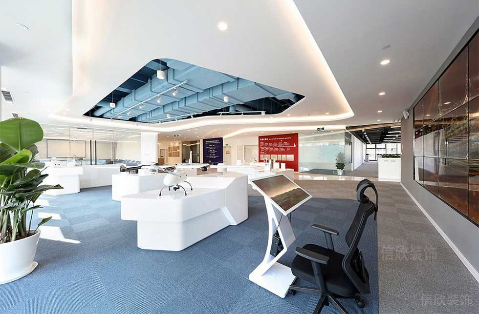 現(xiàn)代簡約風格辦公空間產(chǎn)品陳列展示廳裝修圖