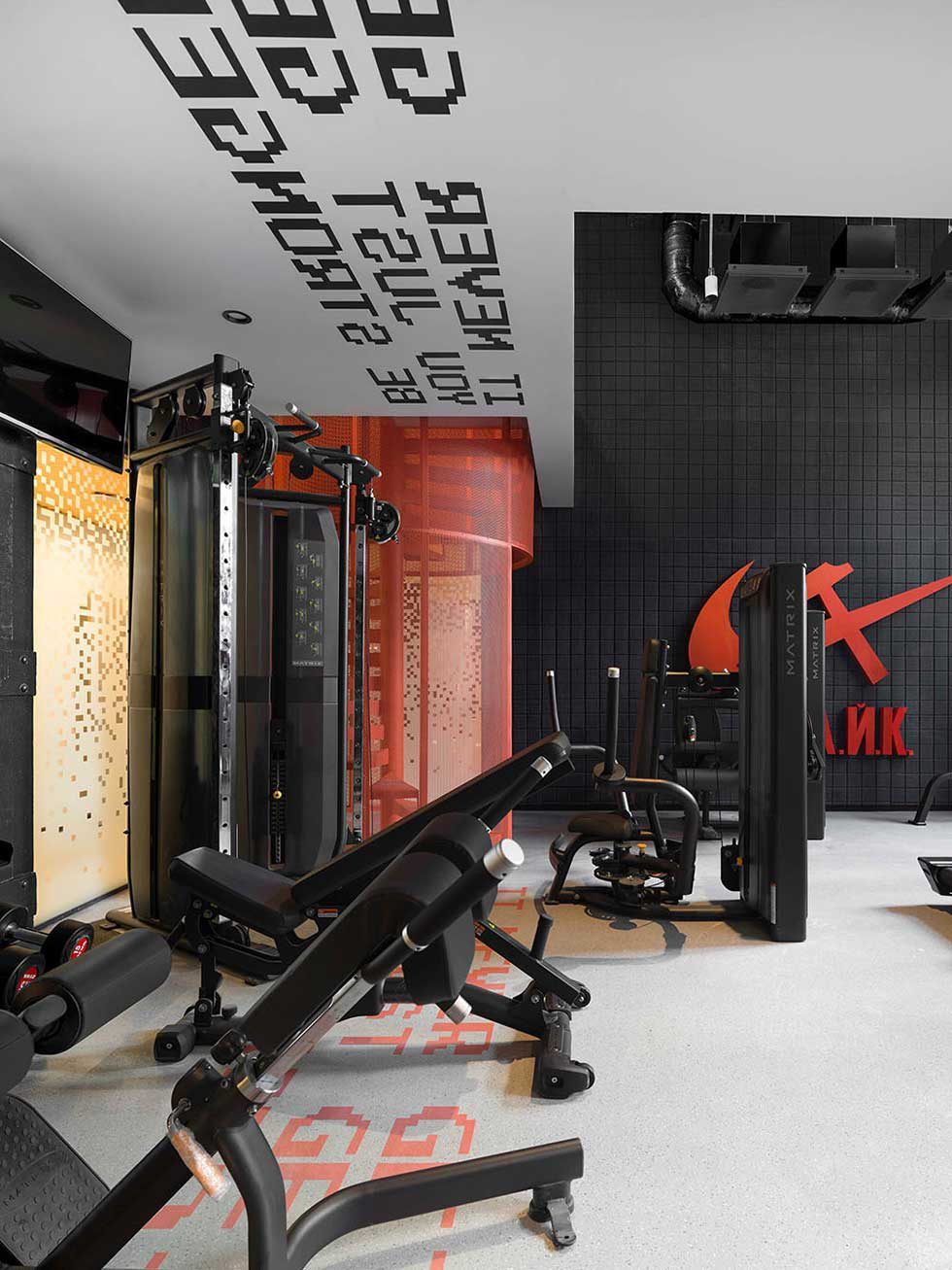 現(xiàn)代簡約風格辦公室案例健身房活動區(qū)裝修圖