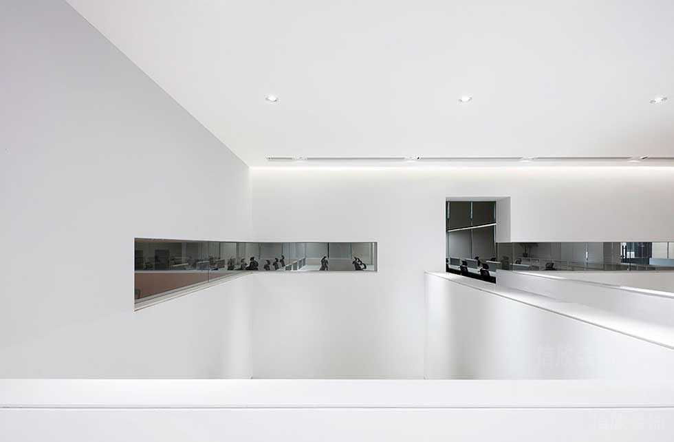 現(xiàn)代簡(jiǎn)約風(fēng)格辦公室樓梯間藝術(shù)窗孔裝修圖