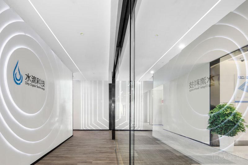 南山區(qū)世茂前海中心白色調(diào)辦公室裝修設(shè)計(jì)