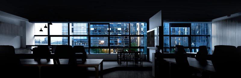 南山區(qū)世茂前海中心白色調(diào)辦公室裝修設(shè)計(jì)