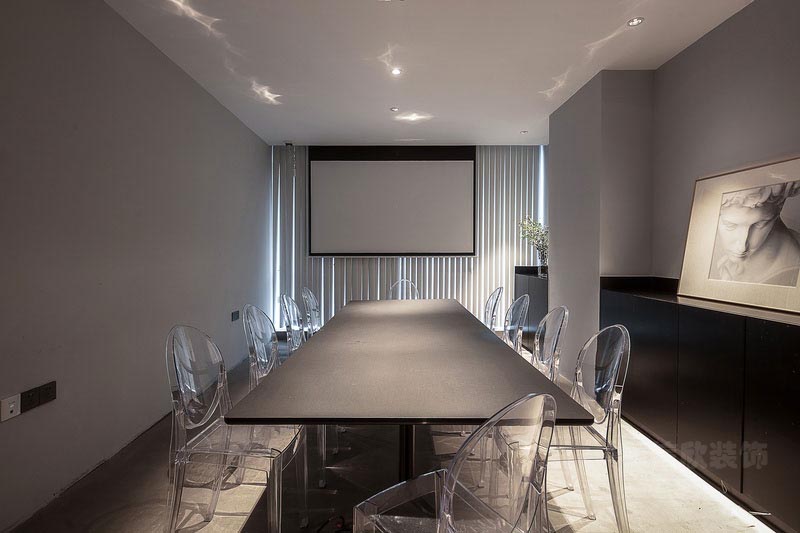 深圳南山現(xiàn)代工業(yè)風(fēng)設(shè)計(jì)公司辦公室裝修會(huì)議室 深圳南山現(xiàn)代工業(yè)風(fēng)設(shè)計(jì)公司辦公室裝修會(huì)議室