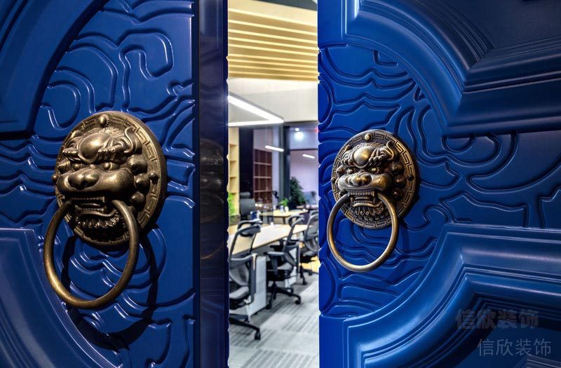 藍色的中式古典門環(huán)圖片