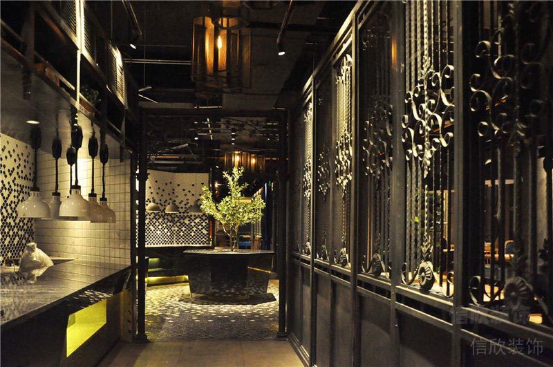 鏤空木質(zhì)平推門(mén)裝修效果圖自助餐裝修