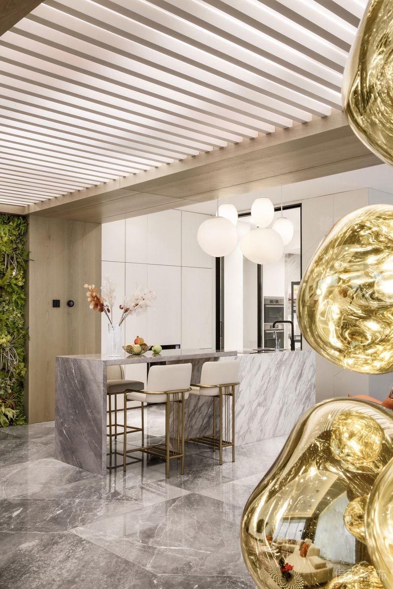 深圳市中山區(qū)南頭海雅繽紛里餐臺