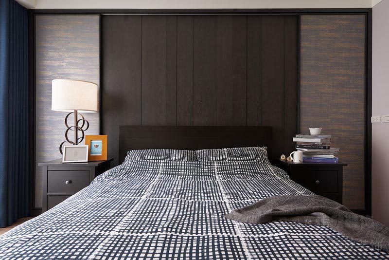 客房裝修效果對稱式床頭柜裝修原木風(fēng)深色效果圖