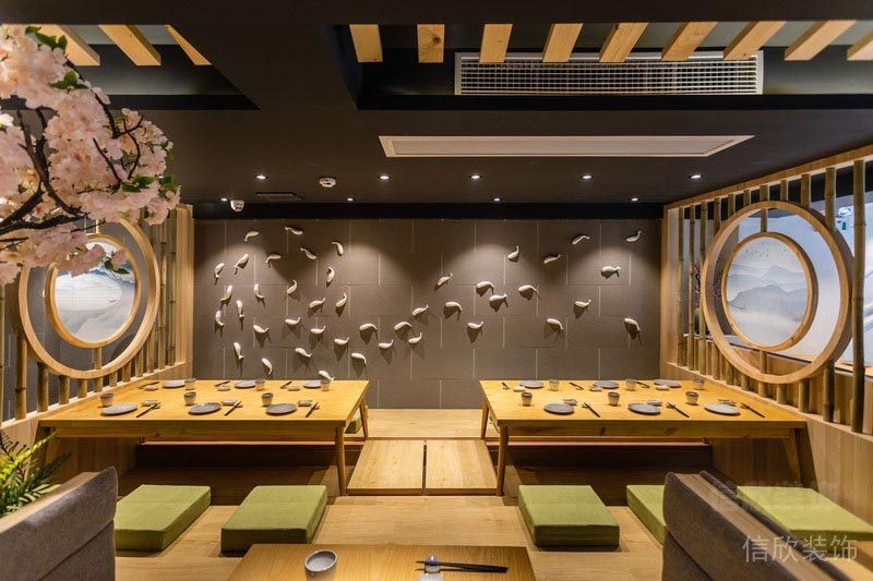 古典風餐廳日式榻榻米休息座椅日料店天空木飾面創(chuàng)意設計圖