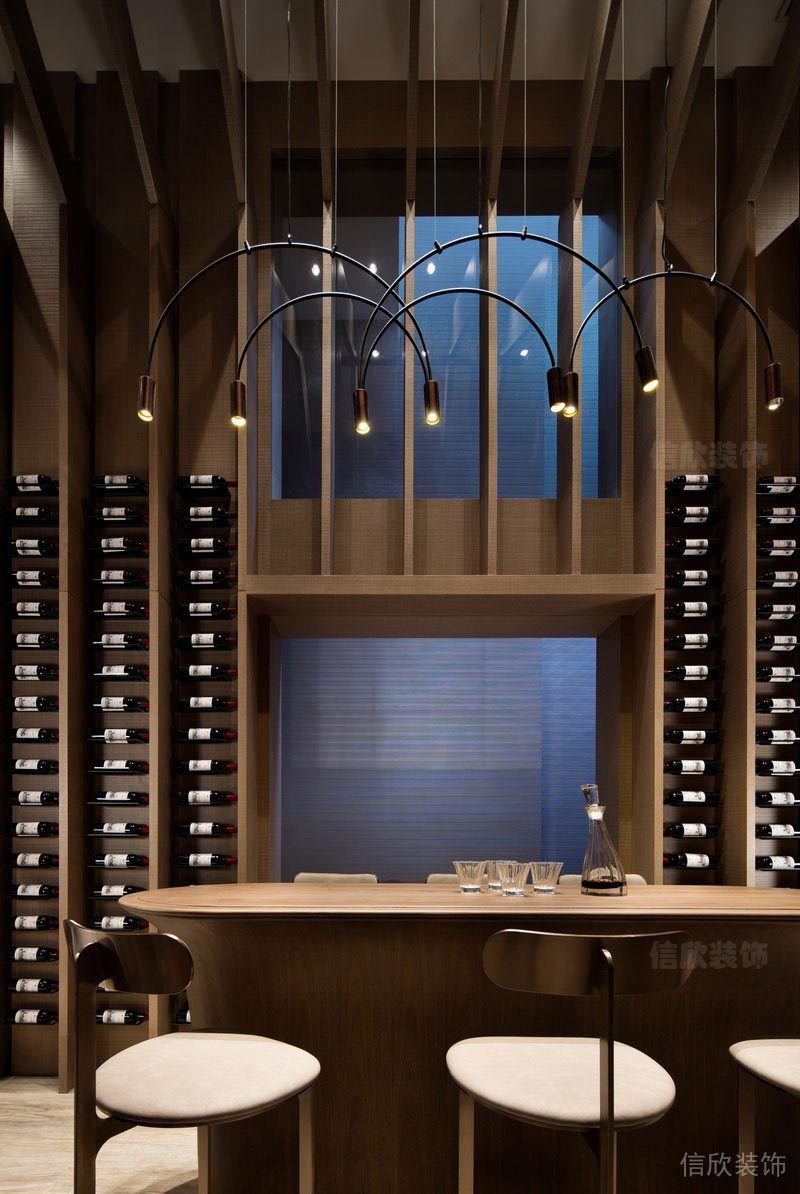 深圳龍華家庭新房全包裝修方案負(fù)一層酒窖吧臺吊燈