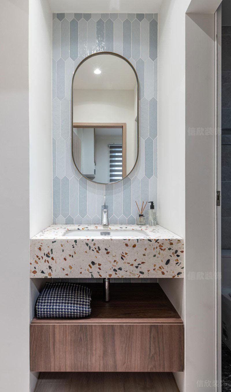 深圳市龍崗區(qū)布吉倚龍華庭洗漱臺鏡面洗手池裝修效果