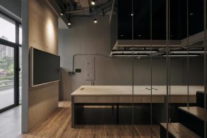 工業(yè)風裝修設計會議室實木地板辦公室大廳效果圖