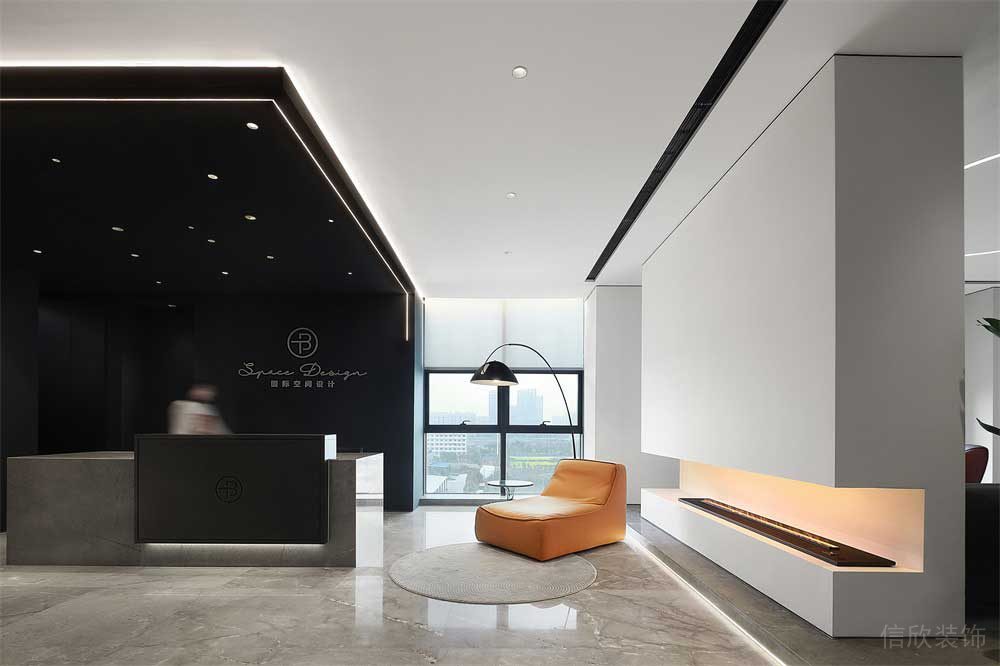 黑白色調(diào)前臺(tái)大理石環(huán)形燈飾設(shè)計(jì)休息區(qū)鏤空式墻體內(nèi)嵌加濕器效果