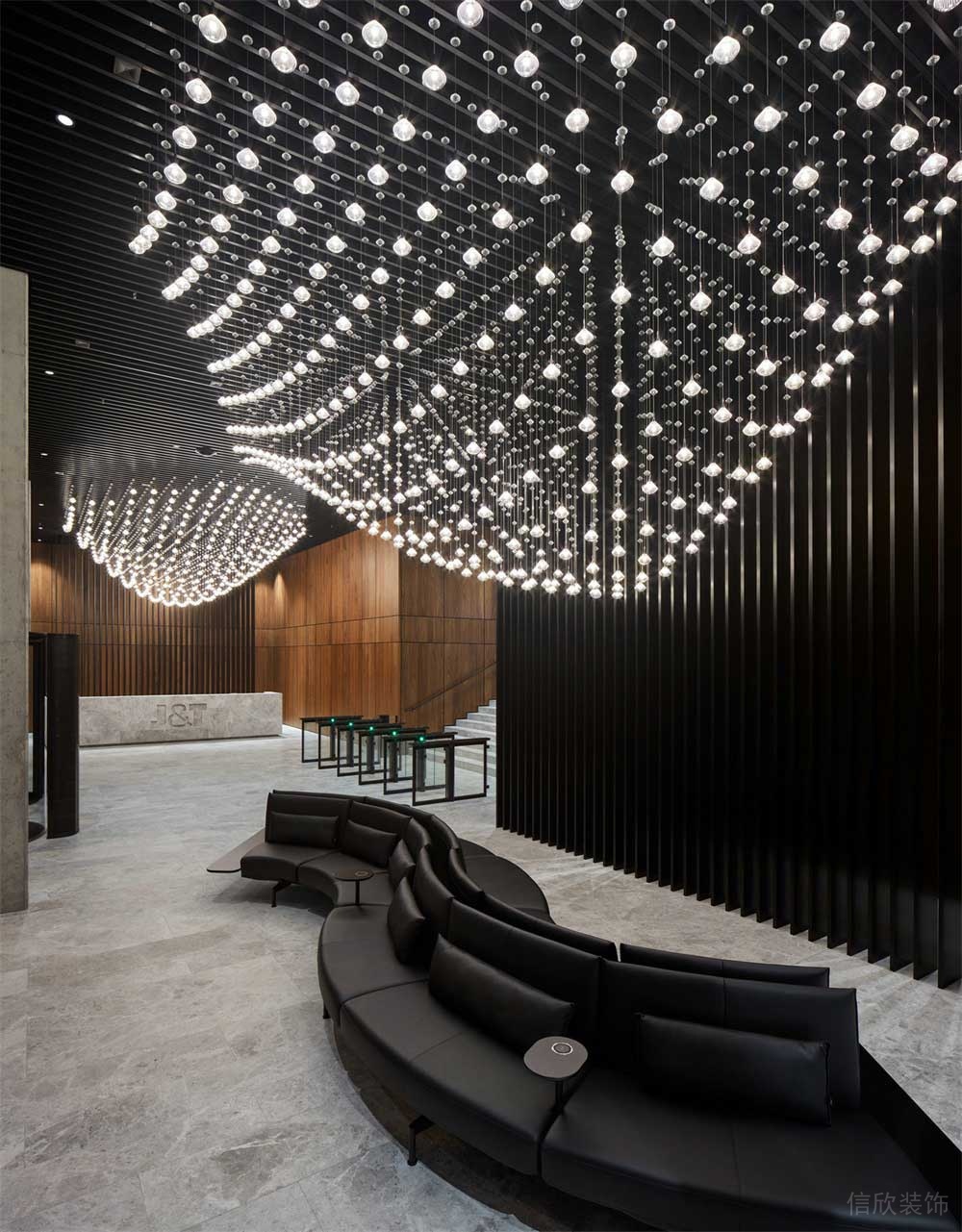 櫻花水晶吊頂弧線沙發(fā)辦公室過道休息區(qū)辦公樓大堂黑色商務(wù)風(fēng)裝修設(shè)計