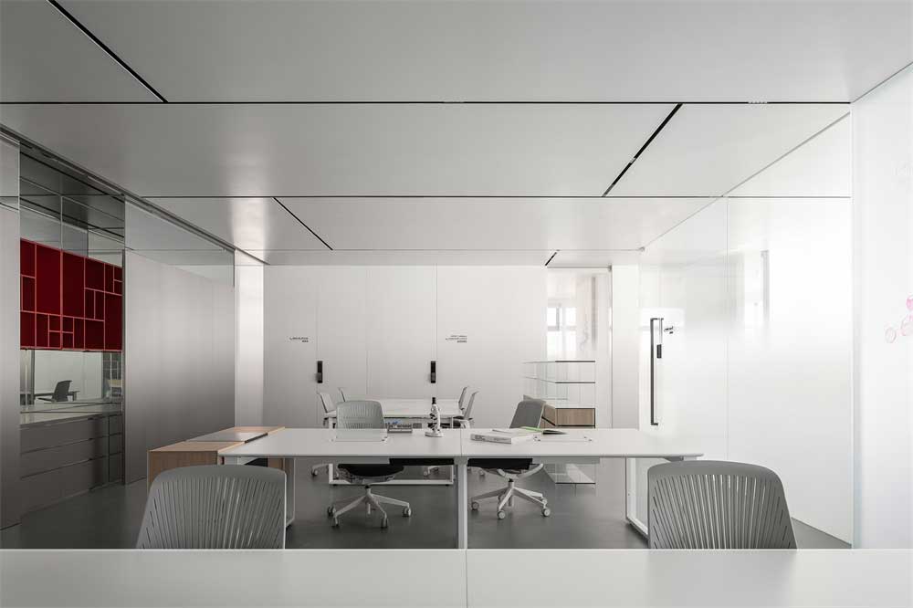 深圳福田800平方現(xiàn)代簡(jiǎn)約風(fēng)格辦公室裝修辦公區(qū) 深圳福田800平方現(xiàn)代簡(jiǎn)約風(fēng)格辦公室裝修辦公區(qū)