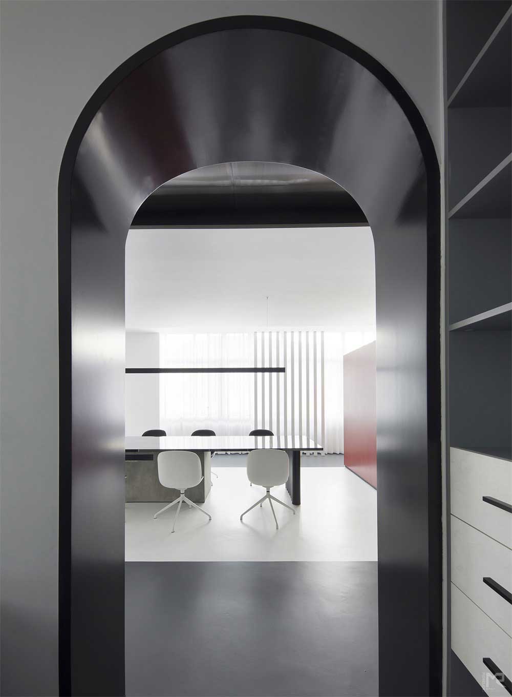 深圳福田區(qū)簡約黑白藝術(shù)辦公室設(shè)計(jì)裝修-辦公區(qū) 深圳福田區(qū)簡約黑白藝術(shù)辦公室設(shè)計(jì)裝修-辦公區(qū)