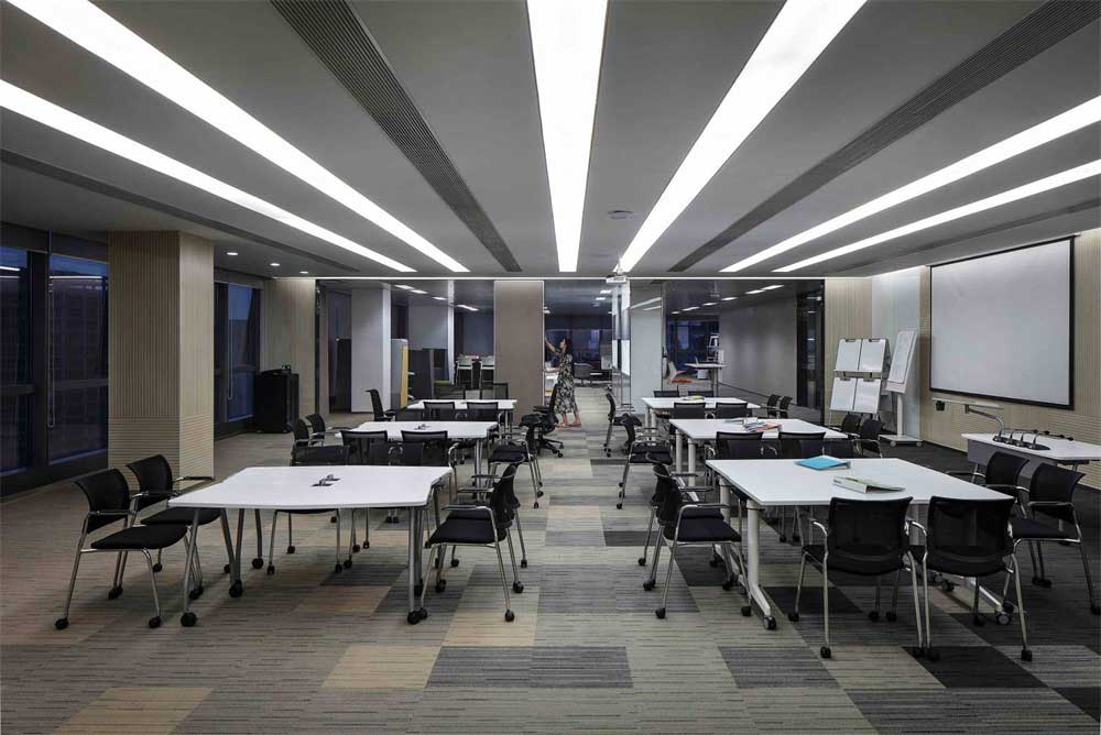 深圳福田500平方現(xiàn)代風(fēng)格辦公室裝修多功能會議室軟膜燈組 深圳福田500平方現(xiàn)代風(fēng)格辦公室裝修多功能會議室軟膜燈組