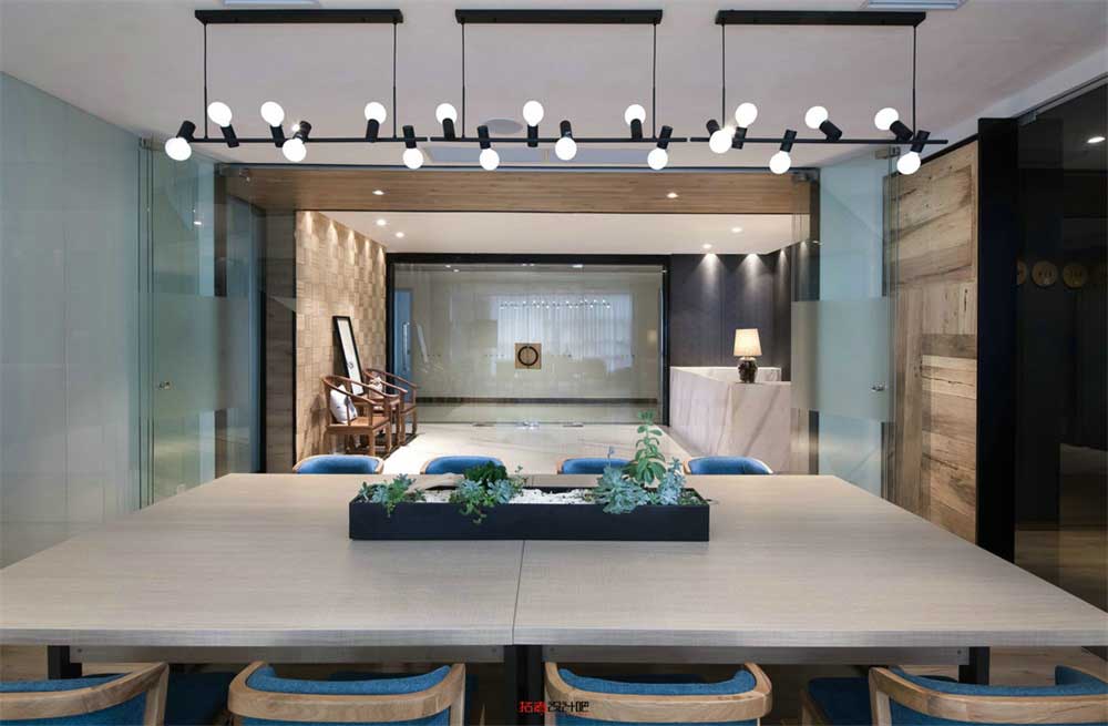 深圳南山智慧廣場(chǎng)新中式風(fēng)格辦公室裝修設(shè)計(jì)案例會(huì)議區(qū)天花 深圳南山智慧廣場(chǎng)新中式風(fēng)格辦公室裝修設(shè)計(jì)案例會(huì)議區(qū)天花