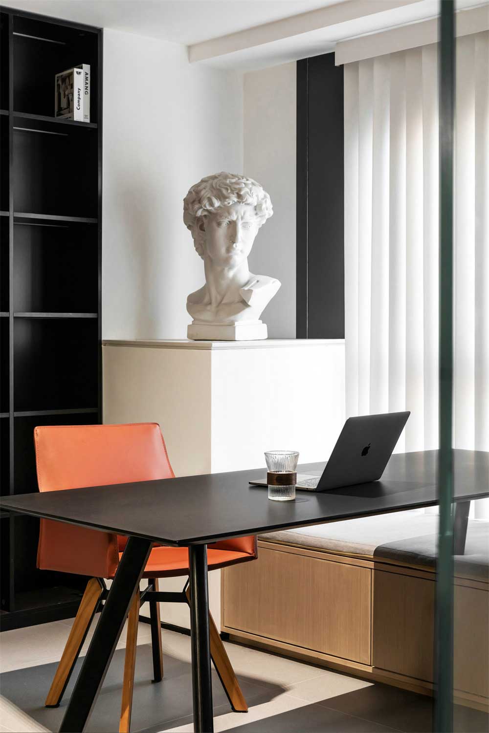 深圳市南山現(xiàn)代簡(jiǎn)約辦公室設(shè)計(jì)裝修