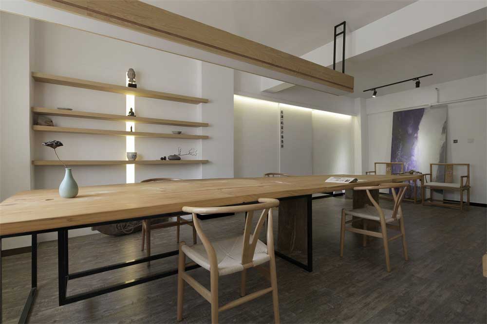 深圳龍華100平方新中式風(fēng)格辦公室裝修辦公區(qū)實(shí)木裝飾層架 深圳龍華100平方新中式風(fēng)格辦公室裝修辦公區(qū)實(shí)木裝飾層架