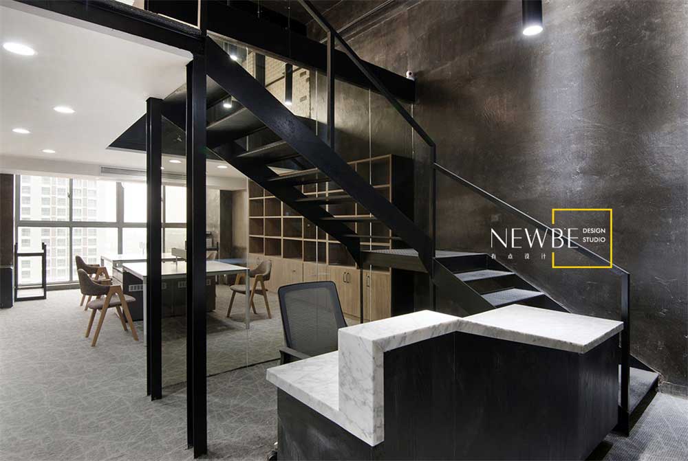 深圳羅湖200平方現(xiàn)代工業(yè)風(fēng)復(fù)式辦公室裝修樓梯過道 深圳羅湖200平方現(xiàn)代工業(yè)風(fēng)復(fù)式辦公室裝修樓梯過道