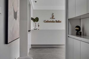 工作室瑜伽舞蹈培訓機構(gòu)內(nèi)嵌式墻體收納柜裝修pvc地板效果圖