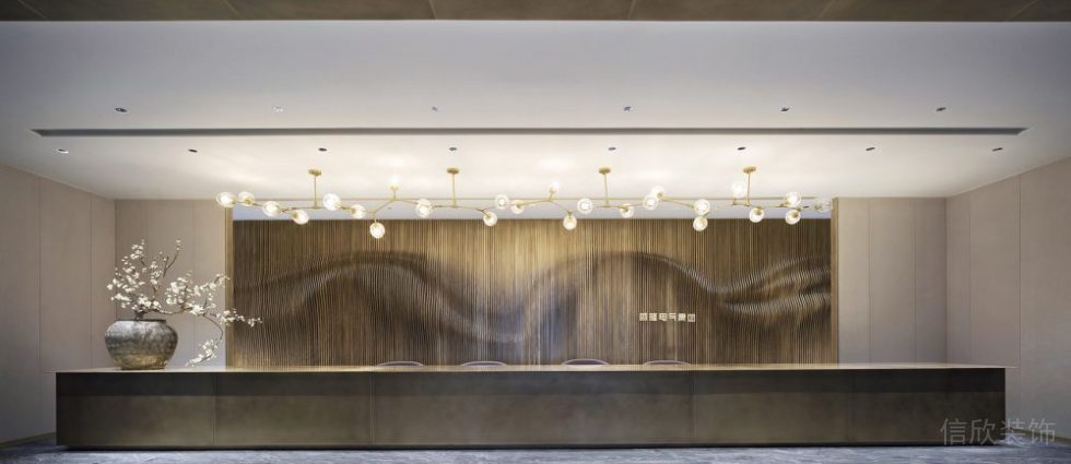 輕奢風(fēng)直線式大堂裝修效果創(chuàng)意背景板漸變金屬刺繡工藝中國(guó)風(fēng)辦公室