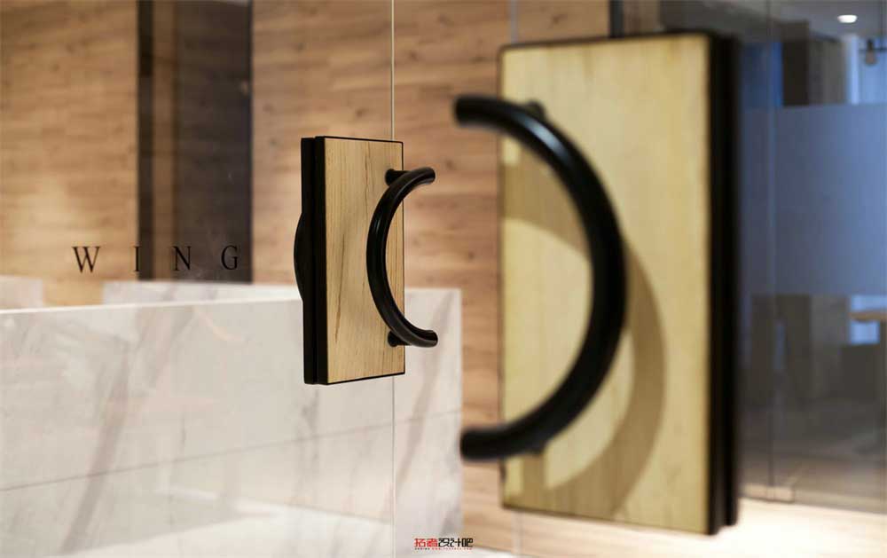 深圳南山智慧廣場(chǎng)新中式風(fēng)格辦公室裝修設(shè)計(jì)案例前廳入戶門拉手 深圳南山智慧廣場(chǎng)新中式風(fēng)格辦公室裝修設(shè)計(jì)案例前廳入戶門拉手