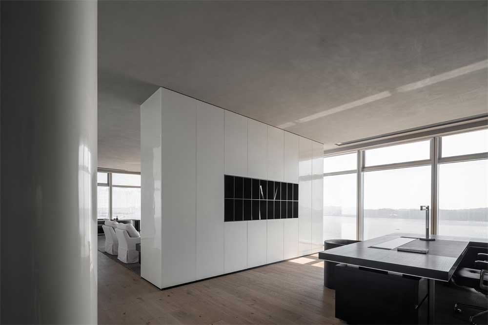 深圳福田800平方現(xiàn)代簡(jiǎn)約風(fēng)格辦公室裝修總經(jīng)理辦公室白色烤漆裝飾儲(chǔ)物柜 深圳福田800平方現(xiàn)代簡(jiǎn)約風(fēng)格辦公室裝修總經(jīng)理辦公室白色烤漆裝飾儲(chǔ)物柜