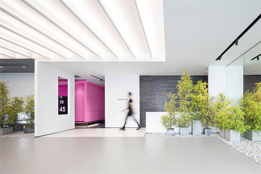 深圳龍崗區(qū)時尚白色簡約辦公室設(shè)計裝修-過道 深圳龍崗區(qū)時尚白色簡約辦公室設(shè)計裝修-過道