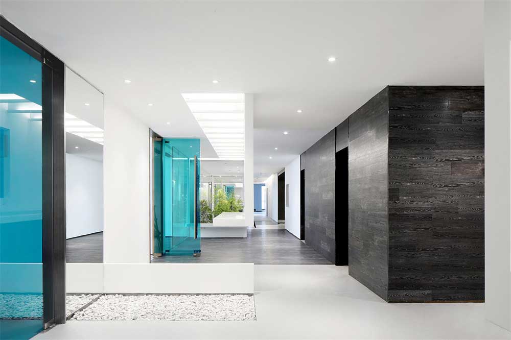 深圳龍崗區(qū)時尚白色簡約辦公室設(shè)計裝修-過道 深圳龍崗區(qū)時尚白色簡約辦公室設(shè)計裝修-過道