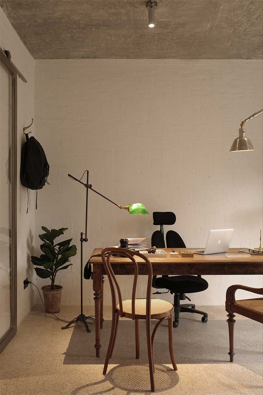 深圳南山區(qū)的古典風(fēng)味辦公工作室設(shè)計裝修——辦公區(qū)