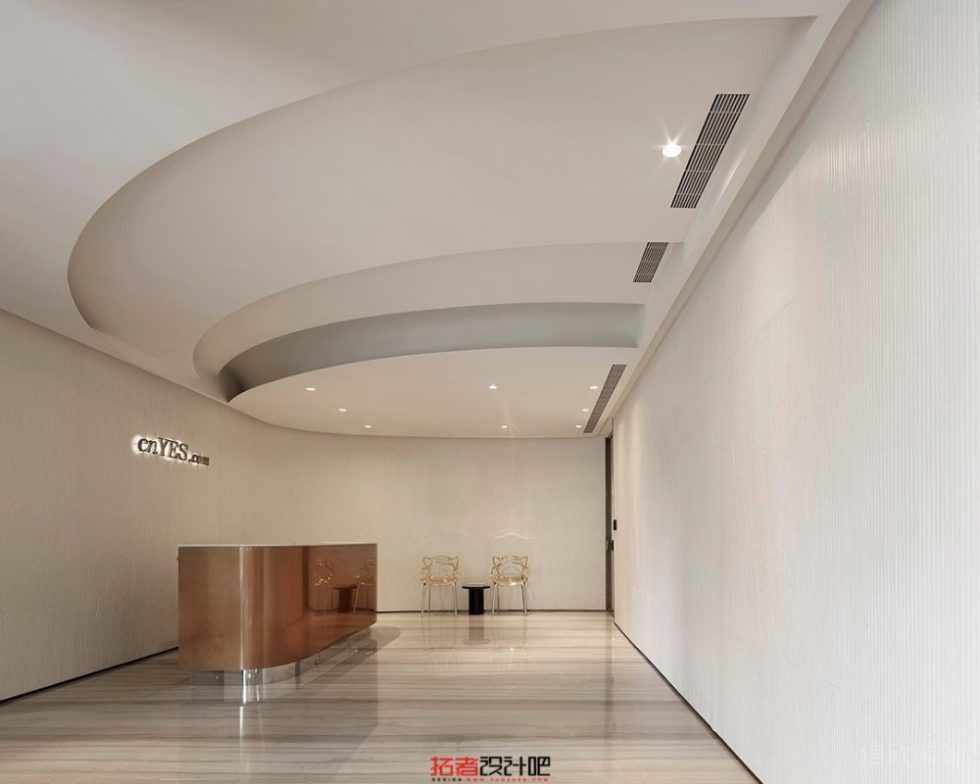 拱形天花中央空調(diào)大理石金屬前臺(tái)區(qū)域裝修奶油色系過道辦公室