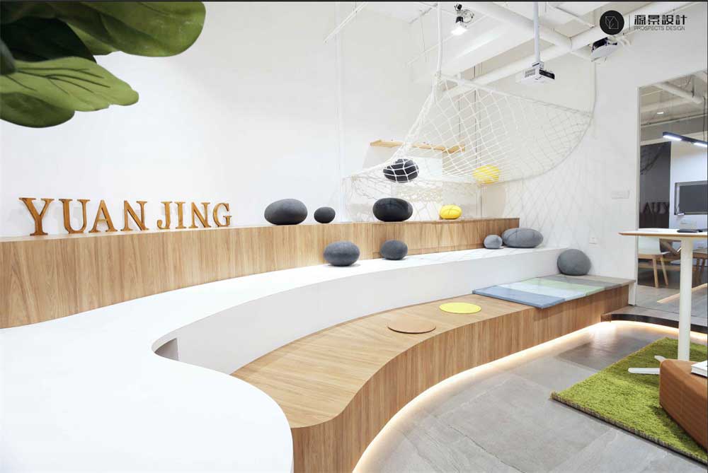 深圳市南山北歐風(fēng)設(shè)計公司裝修木藝沙發(fā)