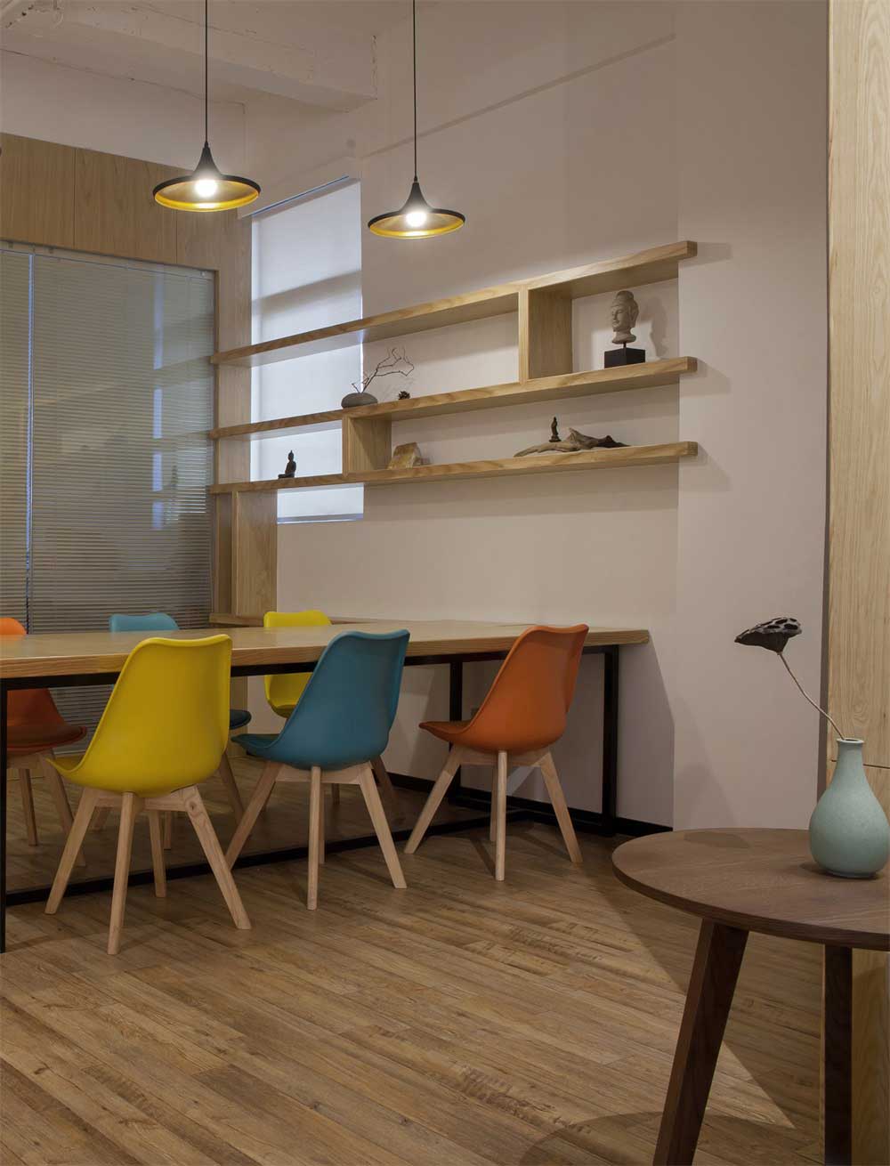 深圳羅湖鴻昌廣場(chǎng)新中式風(fēng)格辦公室裝修設(shè)計(jì)案例會(huì)議區(qū) 深圳羅湖鴻昌廣場(chǎng)新中式風(fēng)格辦公室裝修設(shè)計(jì)案例會(huì)議區(qū)