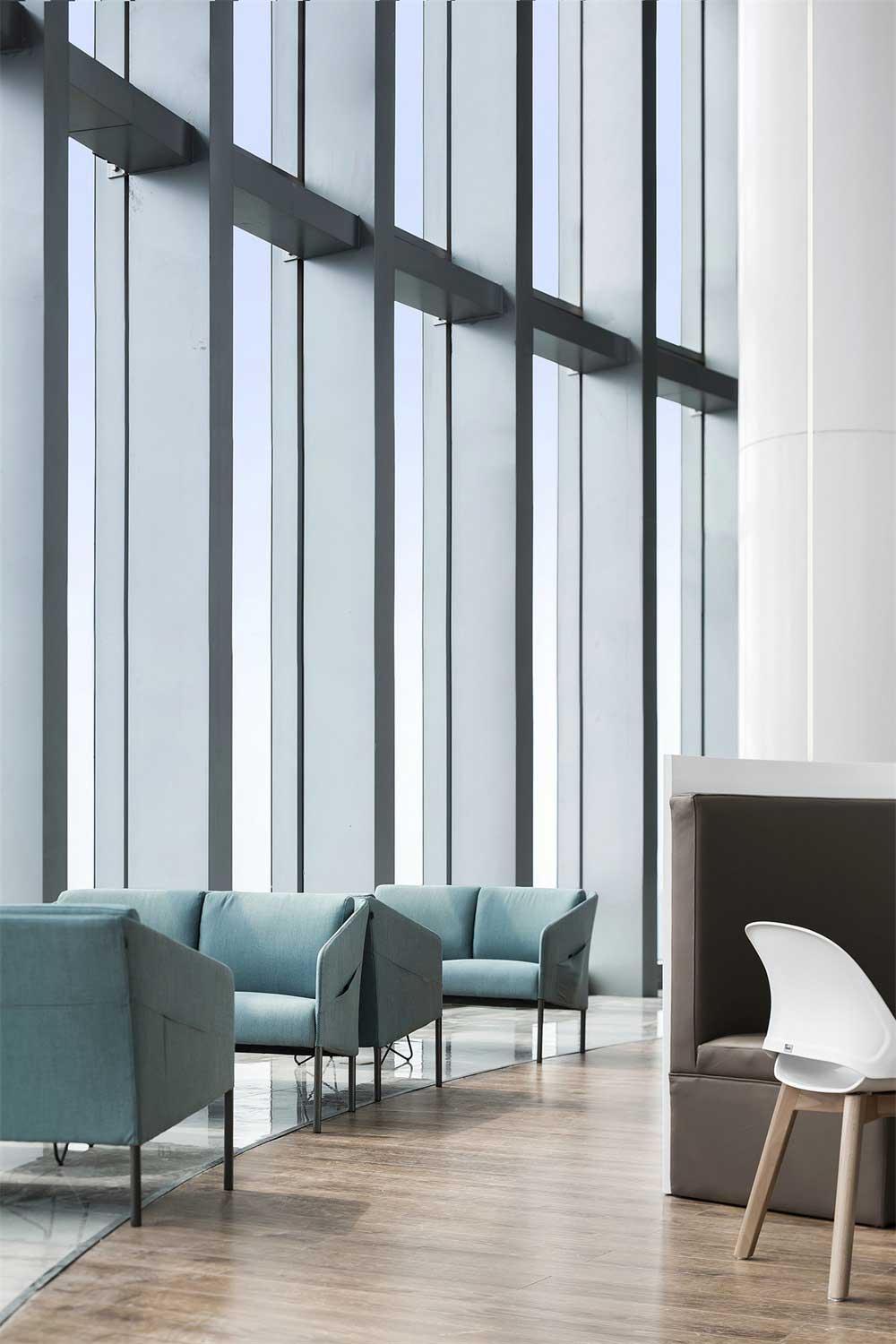 深圳市南山區(qū)科技園現(xiàn)代簡約辦公室沙發(fā)設(shè)計(jì)