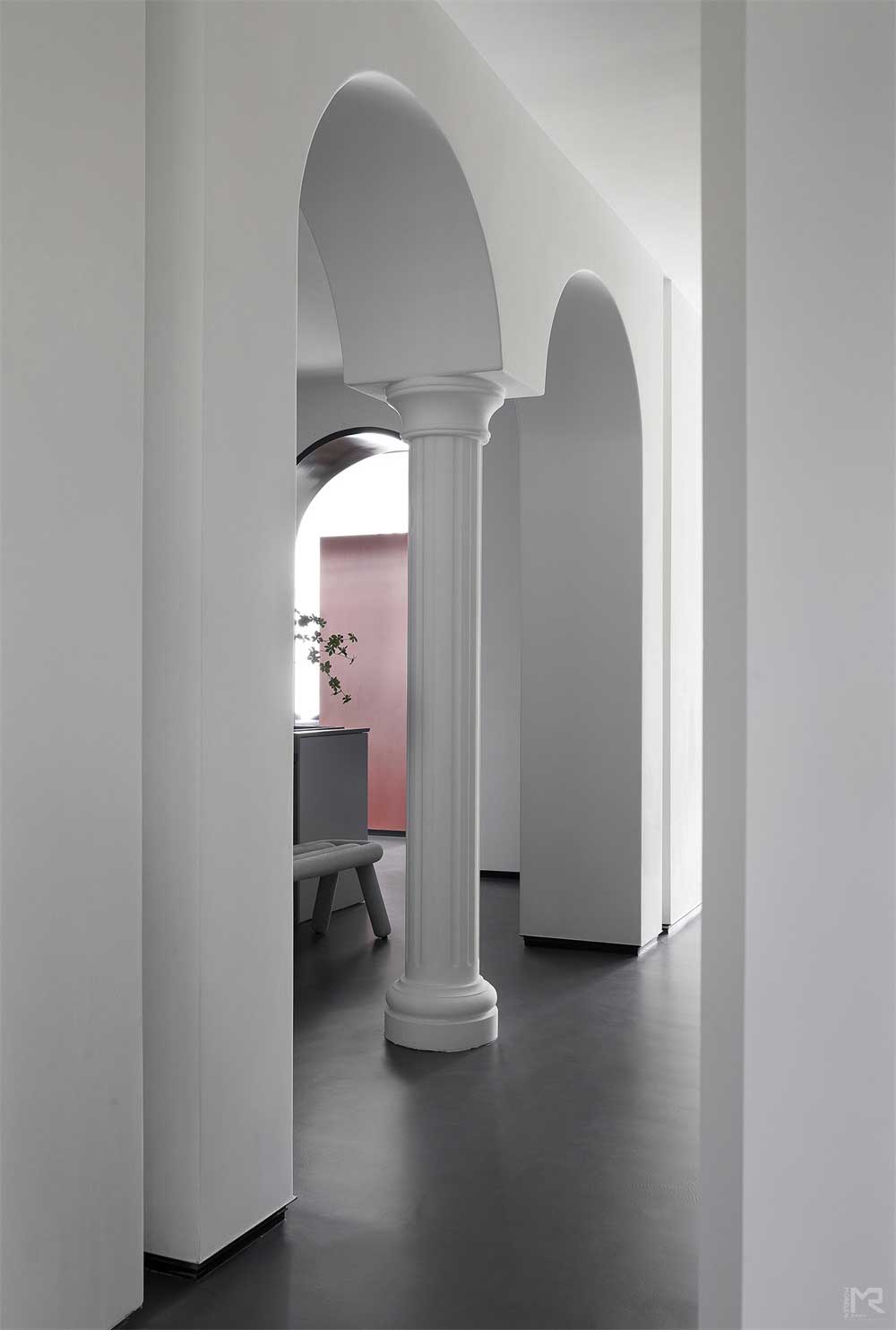 深圳福田區(qū)簡約黑白藝術(shù)辦公室設(shè)計(jì)裝修-過道 深圳福田區(qū)簡約黑白藝術(shù)辦公室設(shè)計(jì)裝修-過道