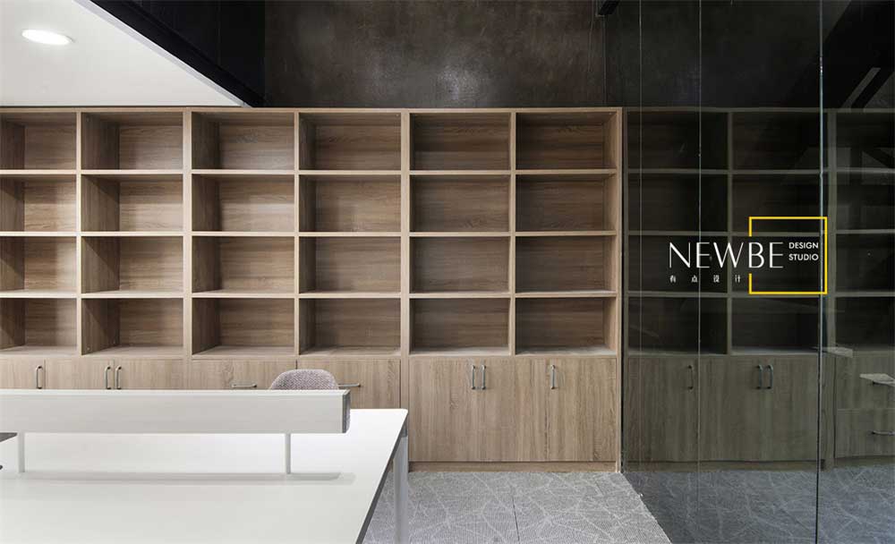 深圳羅湖200平方現(xiàn)代工業(yè)風(fēng)復(fù)式辦公室裝修儲(chǔ)物展示柜 深圳羅湖200平方現(xiàn)代工業(yè)風(fēng)復(fù)式辦公室裝修儲(chǔ)物展示柜