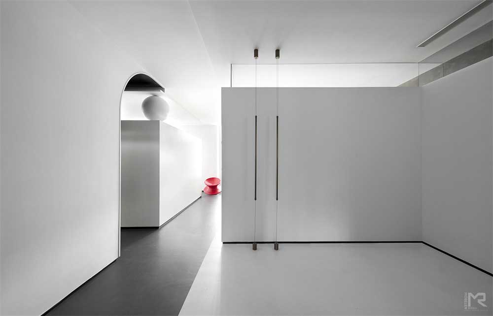 深圳福田區(qū)簡約黑白藝術(shù)辦公室設(shè)計(jì)裝修-前廳 深圳福田區(qū)簡約黑白藝術(shù)辦公室設(shè)計(jì)裝修-前廳