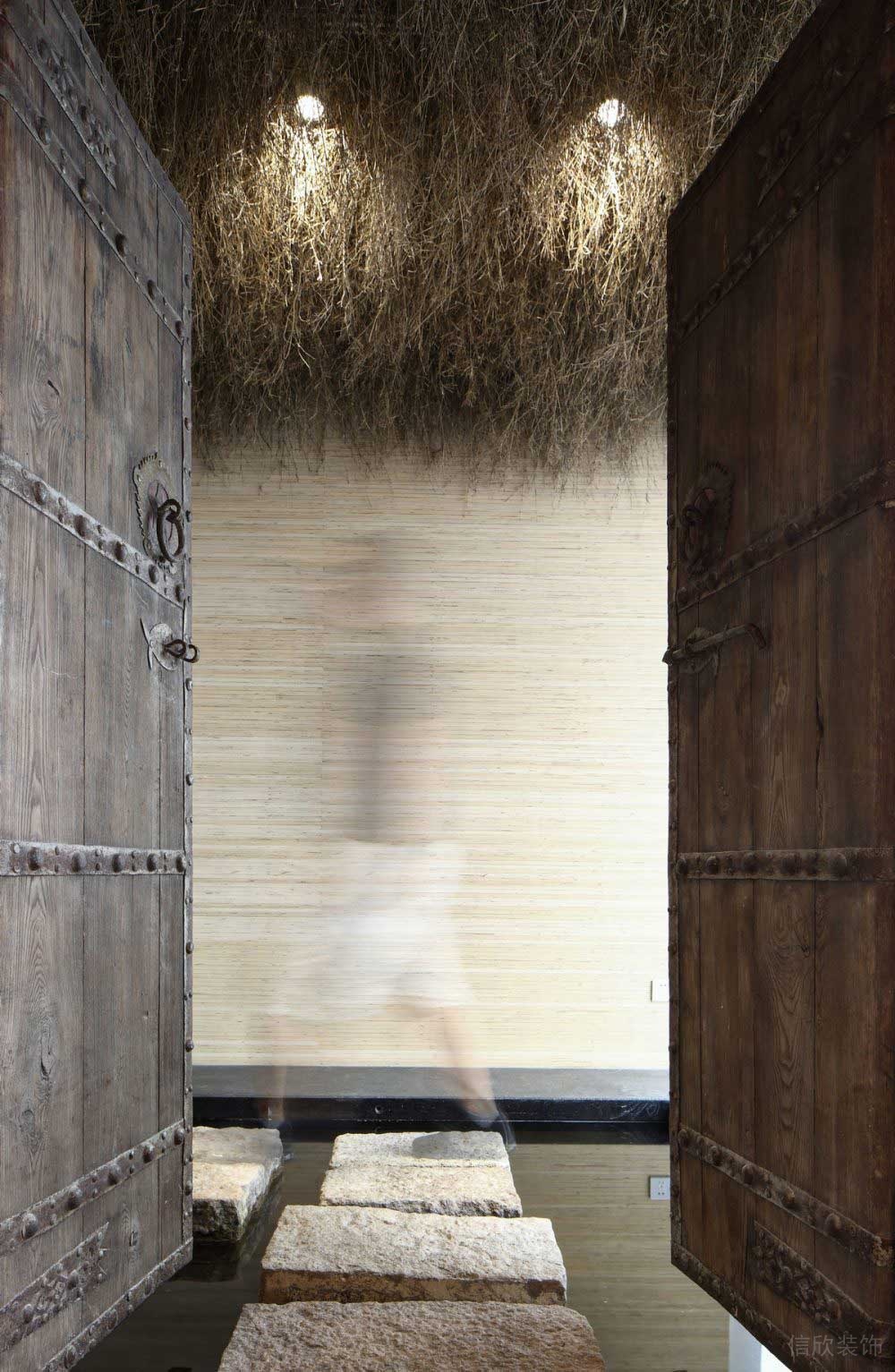 簡約過道設計創(chuàng)意簡約物質平推門辦公室平推門復古效果